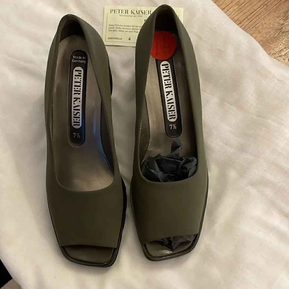 PETER KAISER OLIVE GREEN AND BLACK WEDGE OPEN TOE SHOES.  NEW